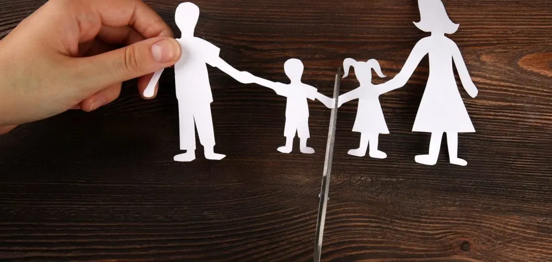 paper chain family scissors cutting between halves of the family representing divorce broken family