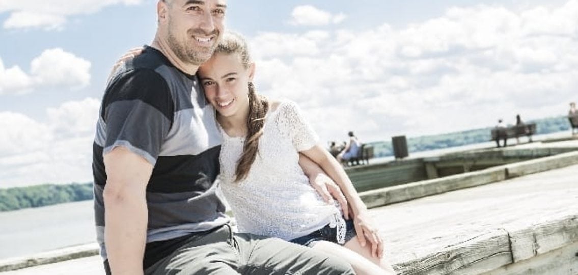 dad and daughter hugging and posing on the pier