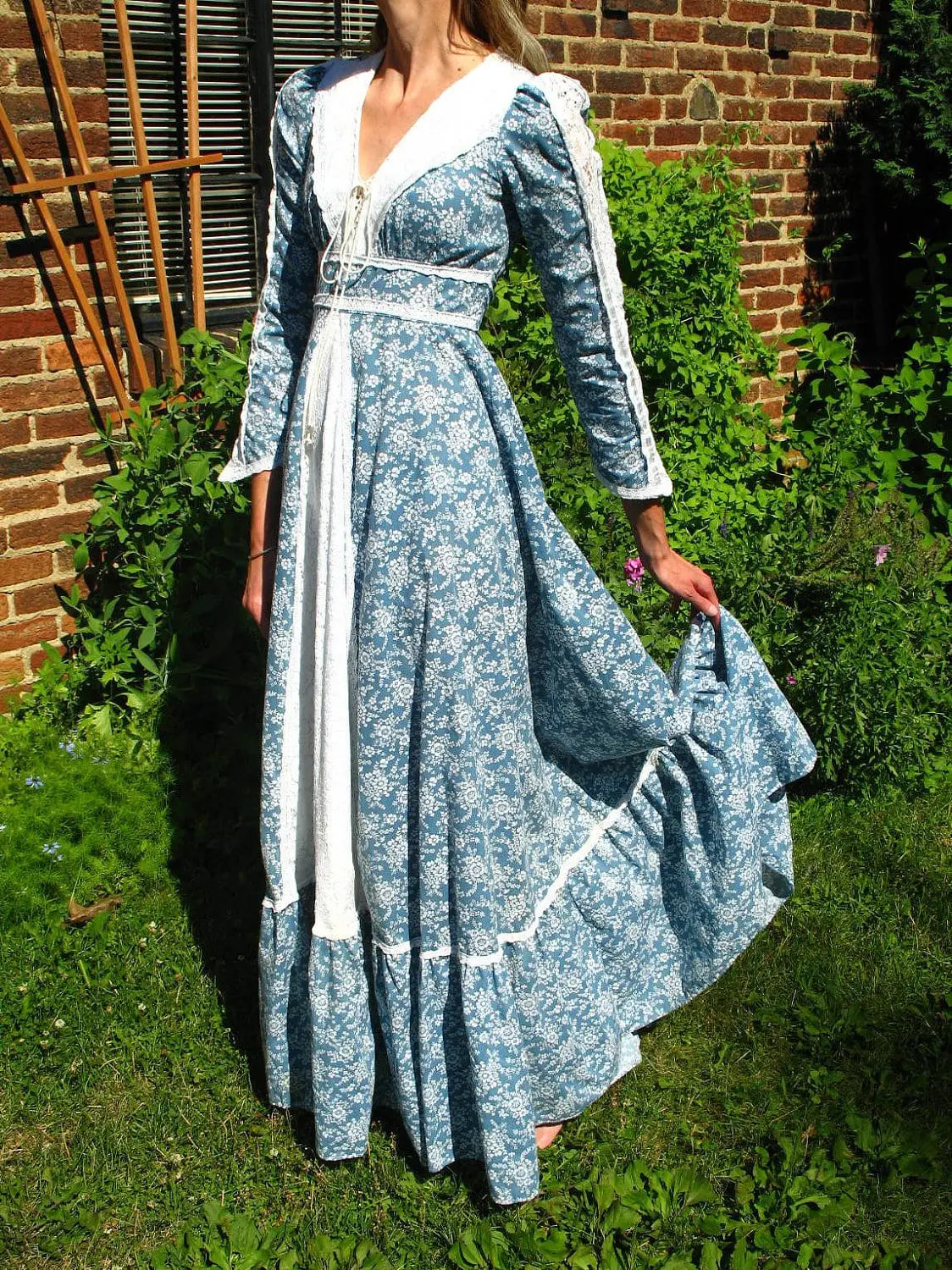 Gunne Sax dress reminiscent of little house on the prairie. Source: etsy.com