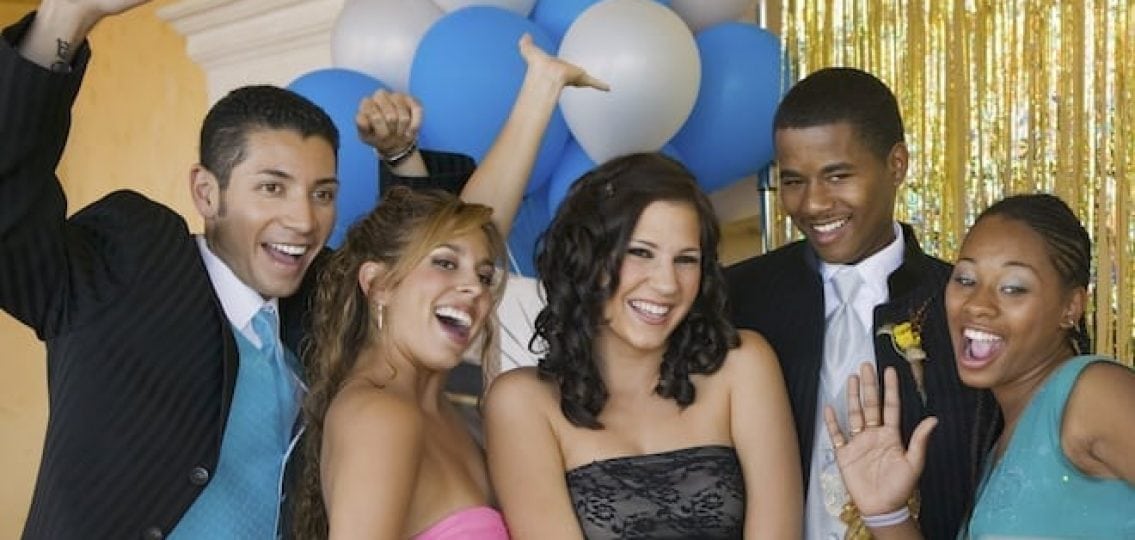 group of teenagers celebrating for a homecoming picture