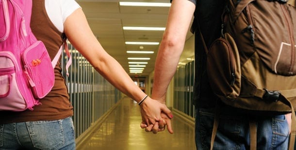 teen-couple-lockers-hallway
