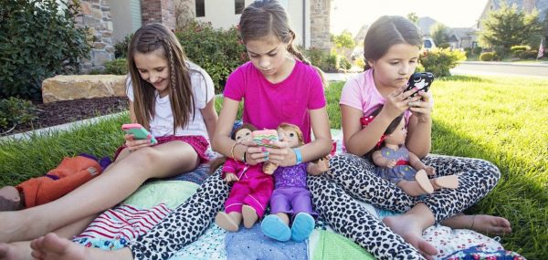 I’m Ruining My Daughter’s Life: What Age for a Cell Phone?