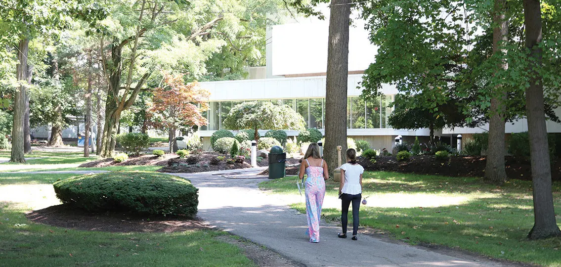 college students walking around lake erie college campus
