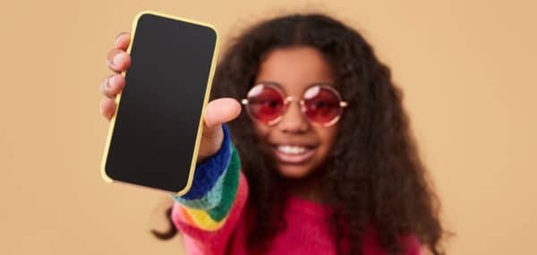 Creating a Family Cell Phone Contract for Tweens and Teens