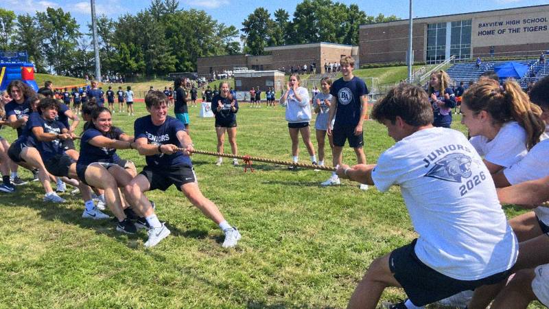 tug of war field day game