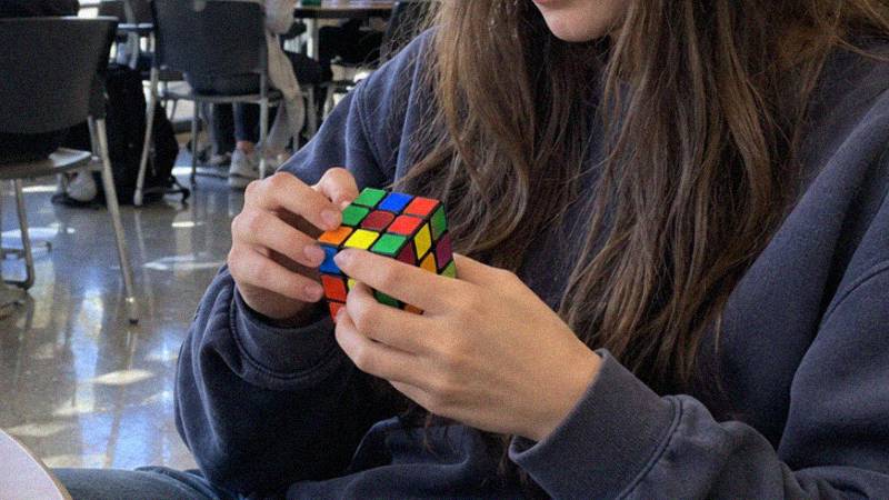 girl-solving-rubiks-cube